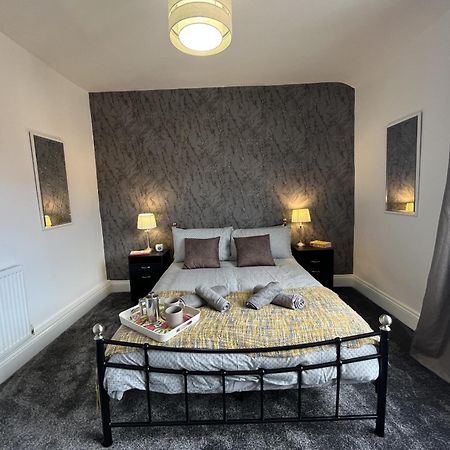 Modernised Central Wigan Townhouse Sleeps Up To 6 מראה חיצוני תמונה