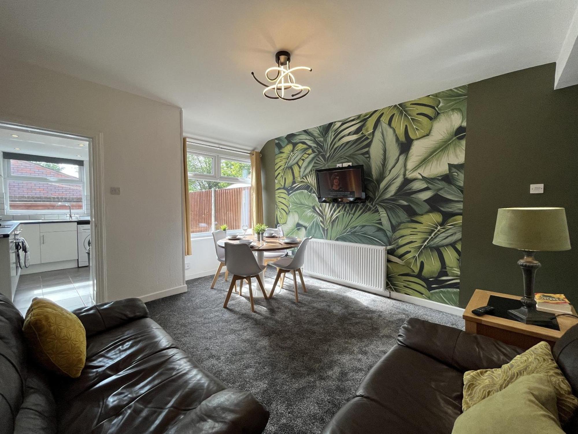 Modernised Central Wigan Townhouse Sleeps Up To 6 מראה חיצוני תמונה