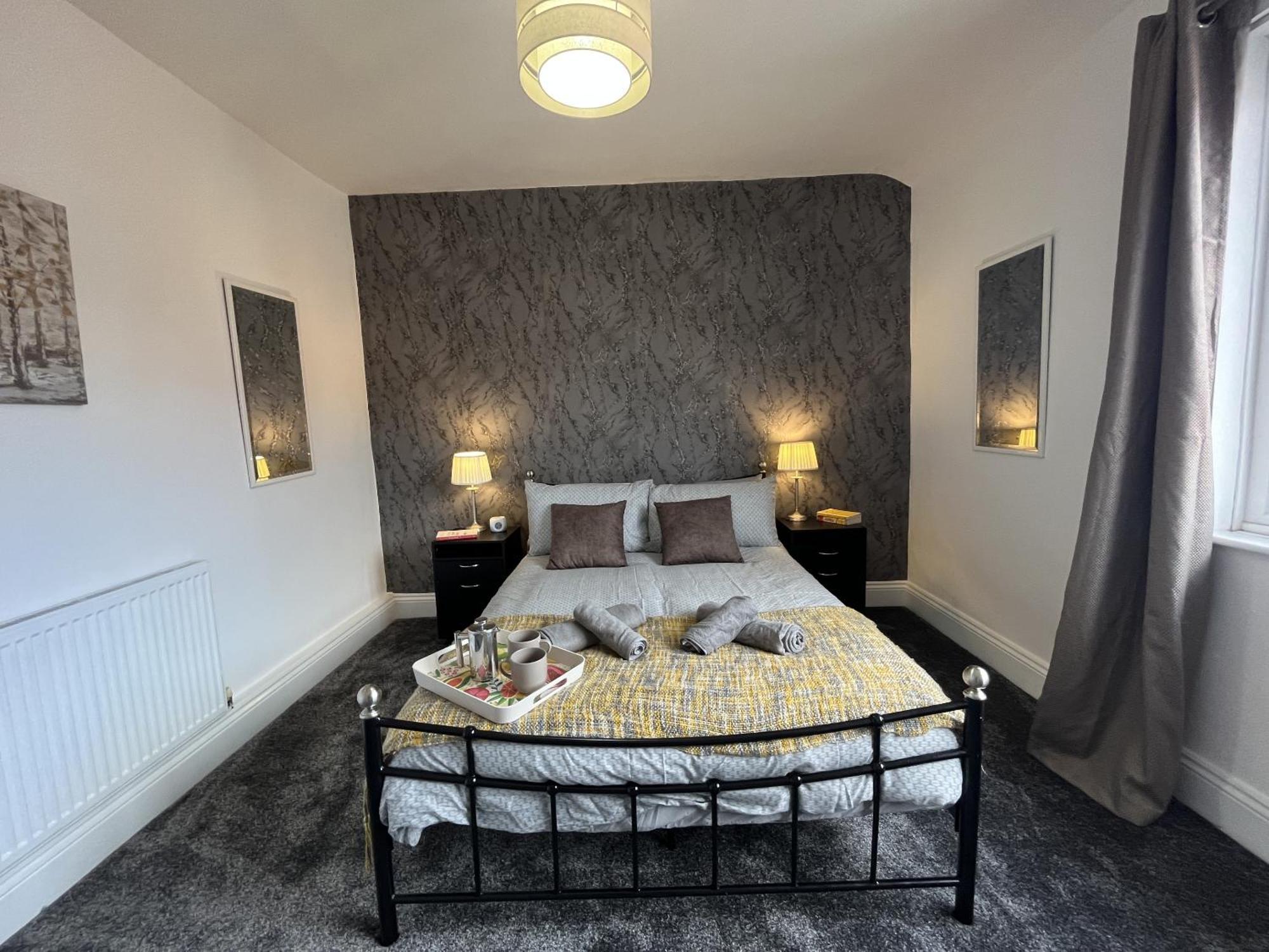 Modernised Central Wigan Townhouse Sleeps Up To 6 מראה חיצוני תמונה