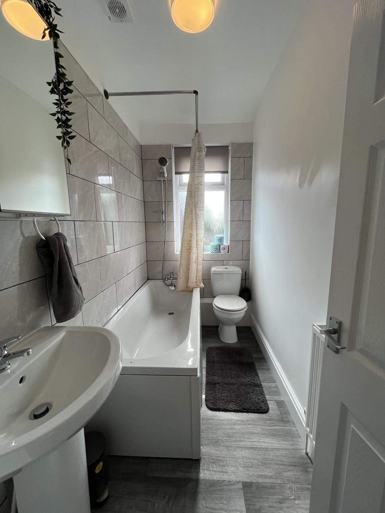 Modernised Central Wigan Townhouse Sleeps Up To 6 מראה חיצוני תמונה