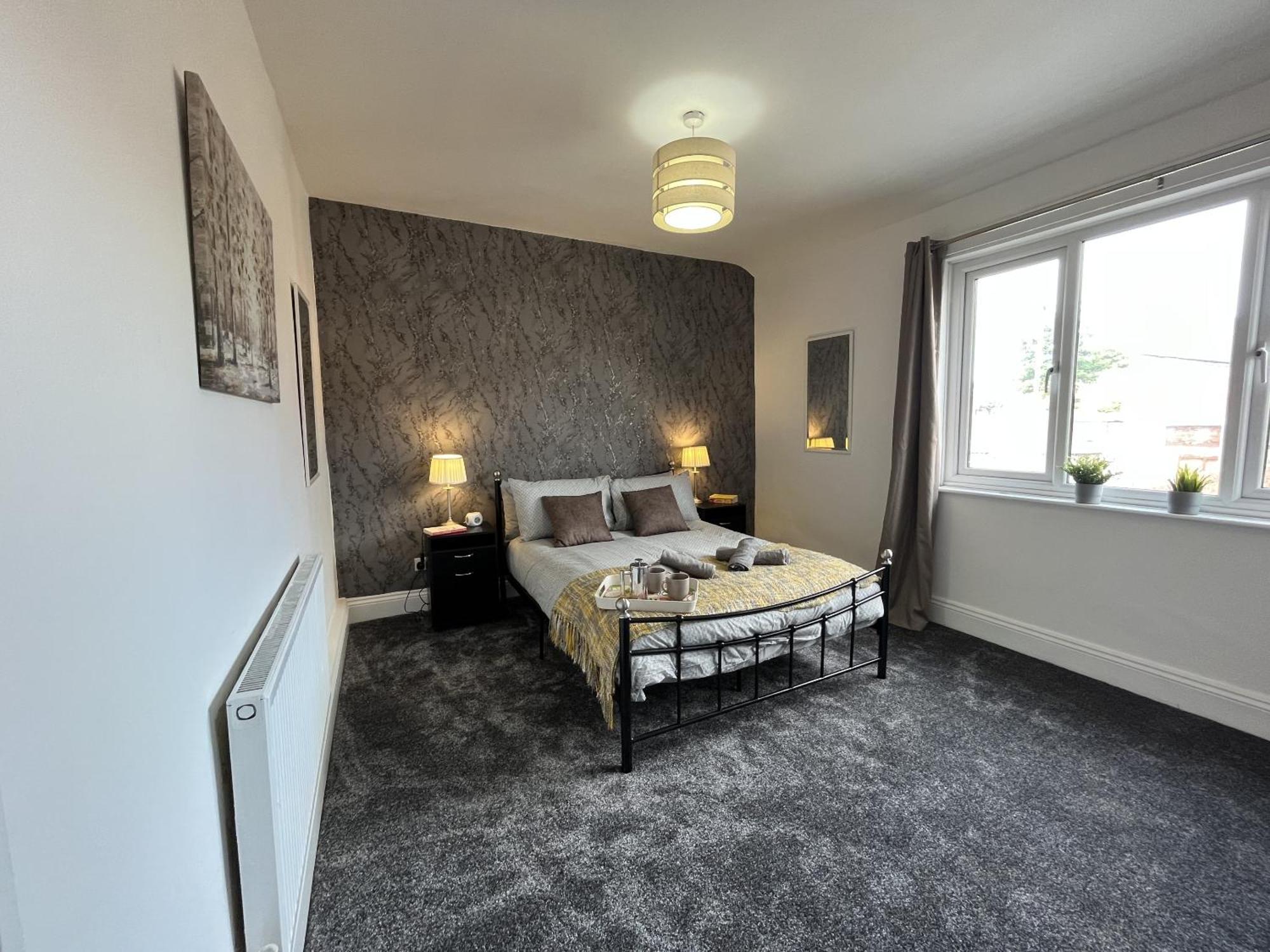 Modernised Central Wigan Townhouse Sleeps Up To 6 מראה חיצוני תמונה