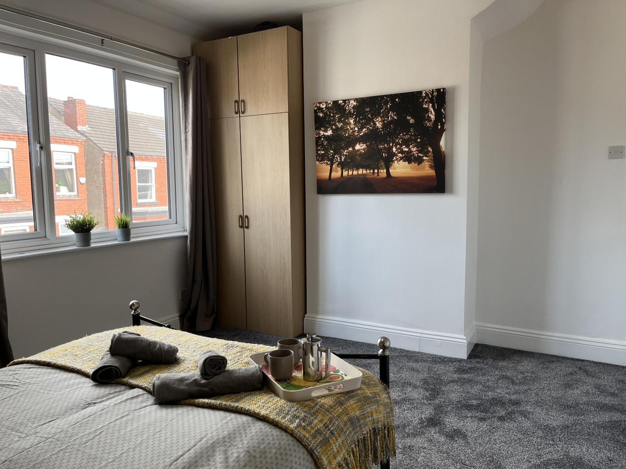 Modernised Central Wigan Townhouse Sleeps Up To 6 מראה חיצוני תמונה