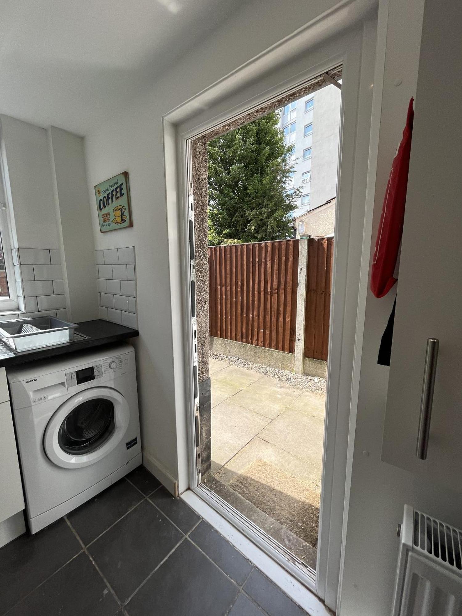Modernised Central Wigan Townhouse Sleeps Up To 6 מראה חיצוני תמונה